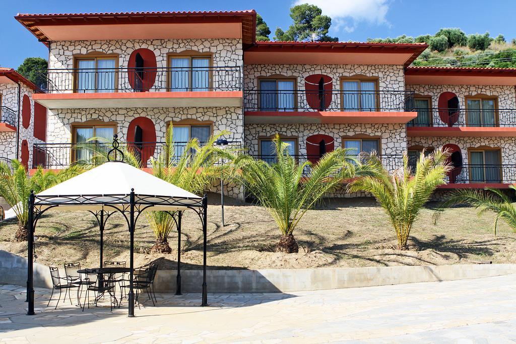 Ta 2 Pefka - Petros Italos Néos Marmarás Exterior foto